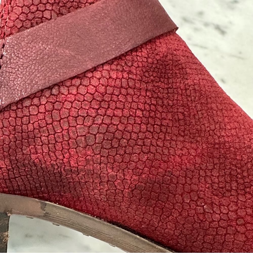 LUCKY BRAND Bernaeh Ankle Bootie Size 8M Red Buckle Cowgirl Moto Suede P… - Picture 15 of 15